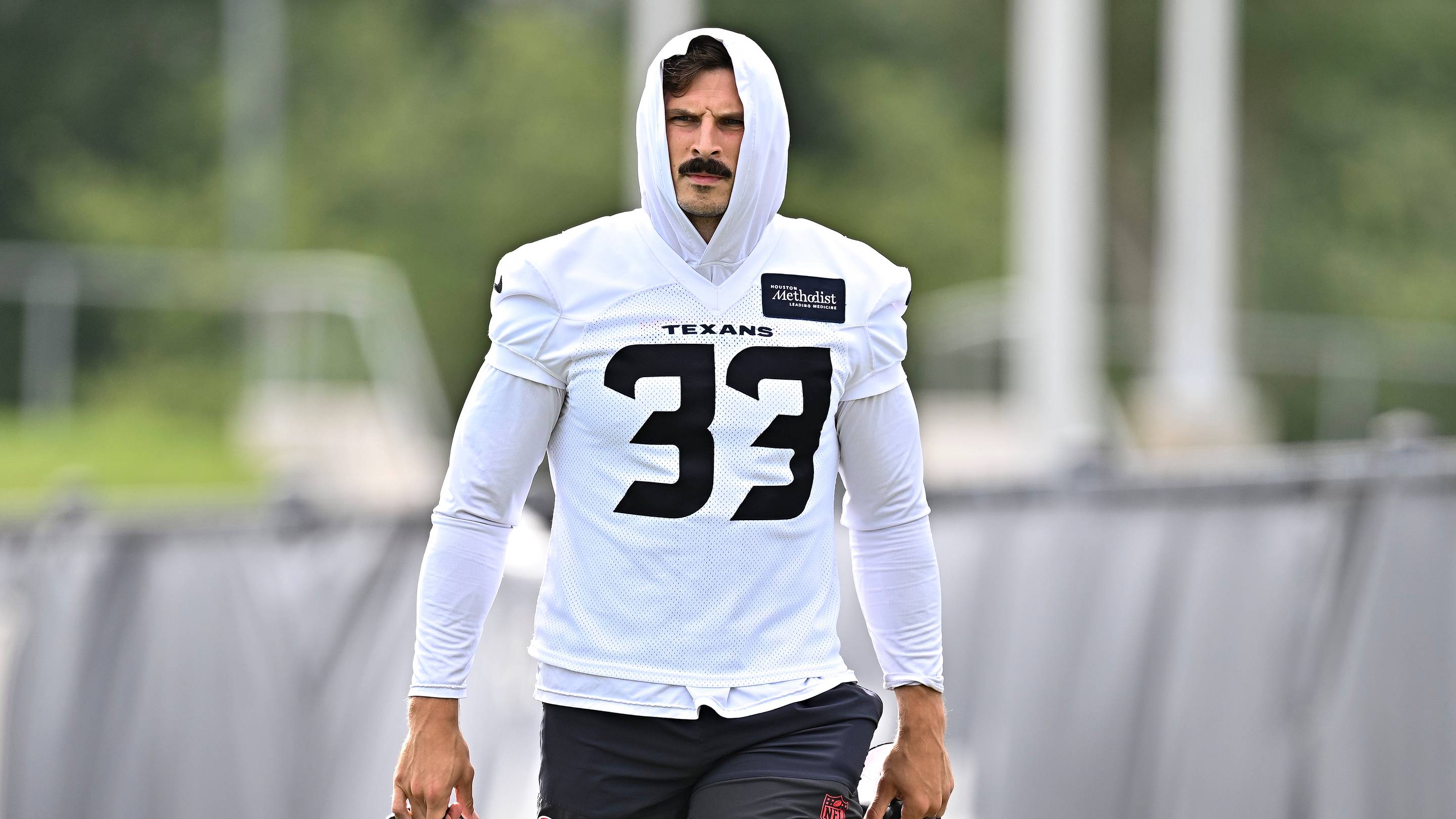 Texans' LB Room Must Find Answers After Jake Hummel Lands on IR