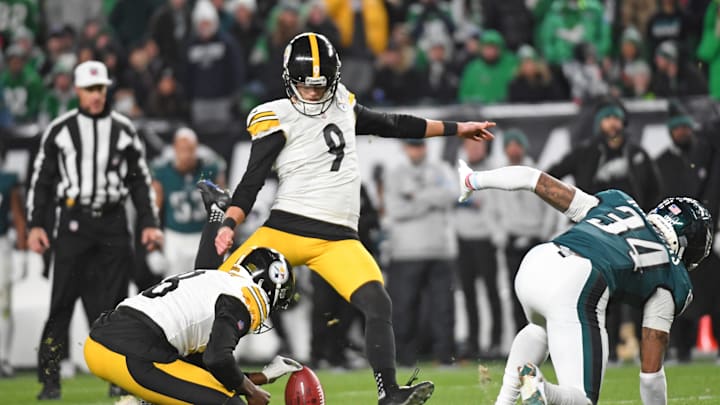 Dec 15, 2024; Philadelphia, Pennsylvania, USA; Pittsburgh Steelers place kicker Chris Boswell (9) kicks a field goal against the Philadelphia Eagles at Lincoln Financial Field. Mandatory Credit: Eric Hartline-Imagn Images Dec 15, 2024; Philadelphia, Pennsylvania, USA; Pittsburgh Steelers place kicker Chris Boswell (9) kicks a field goal against the Philadelphia Eagles at Lincoln Financial Field. Mandatory Credit: Eric Hartline-Imagn Images