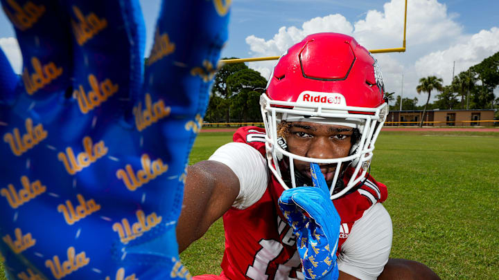 Vero Beach wide receiver Xavier Stinson caught seven passes for 113 yards and two touchdowns to lead the Indians past Rockledge, 42-0, on Oct. 11. Vero Beach wide receiver Xavier Stinson caught seven passes for 113 yards and two touchdowns to lead the Indians past Rockledge, 42-0, on Oct. 11.
