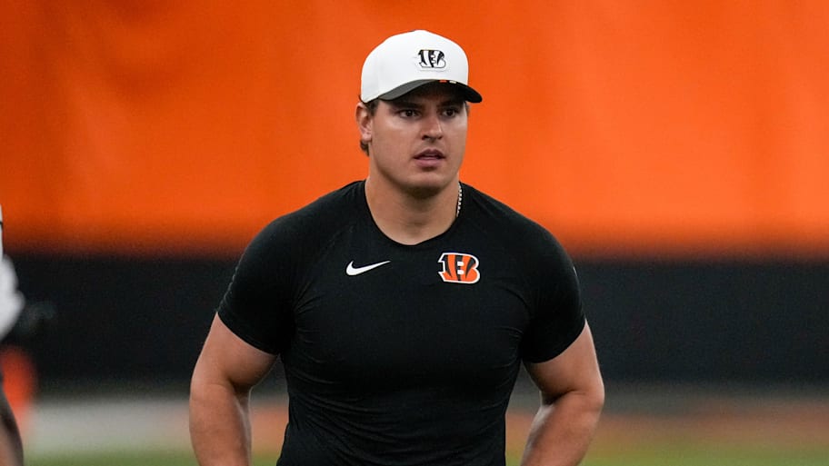 Cincinnati Bengals defensive end Trey Hendrickson (91) directs a drill during a preseason training camp practice in downtown Cincinnati on Thursday, July 31, 2025. | Sam Greene/The Enquirer / USA TODAY NETWORK via Imagn Images