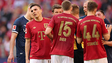 Bayern Munich players arguing with Bochum players after Joao Palhinha was sent off for red card.