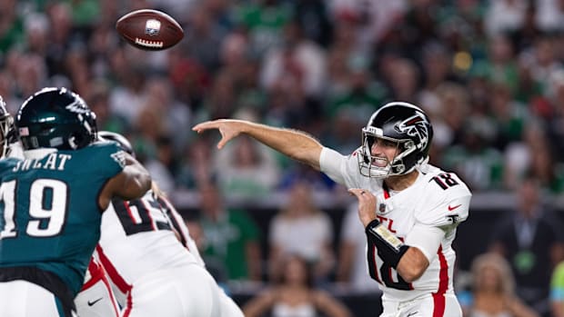 Sep 16, 2024; Philadelphia, Pennsylvania, USA; Falcons’ Kirk Cousins passes the ball against the Eagles.