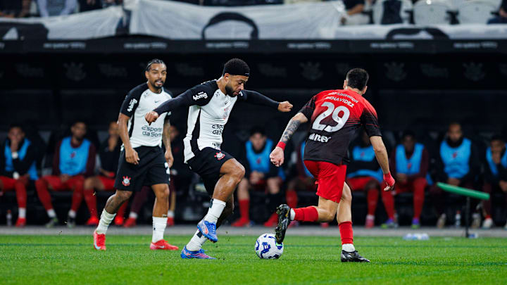 O duelo entre Corinthians e Athletico-PR, pelo Brasileirão 2026, foi adiado pela CBF O duelo entre Corinthians e Athletico-PR, pelo Brasileirão 2026, foi adiado pela CBF