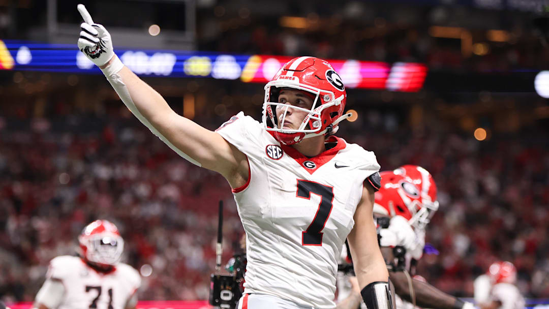 Dec 6, 2025; Atlanta, GA, USA; Georgia Bulldogs tight end Lawson Luckie (7) celebrates after a touchdown during the third quarter against the Alabama Crimson Tide during the 2025 SEC Championship game at Mercedes-Benz Stadium. Mandatory Credit: Brett Davis-Imagn Images