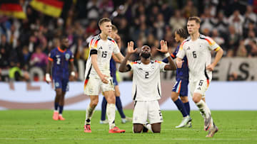 Antonio Rüdiger (m.) im DFB-Trikot