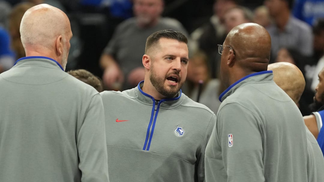 Dec 4, 2023; Sacramento, California, USA; Sacramento Kings assistant coach Luke Loucks (center) talks to head coach Mike Brown (right) during the second quarter against the New Orleans Pelicans at Golden 1 Center. Mandatory Credit: Darren Yamashita-Imagn Images