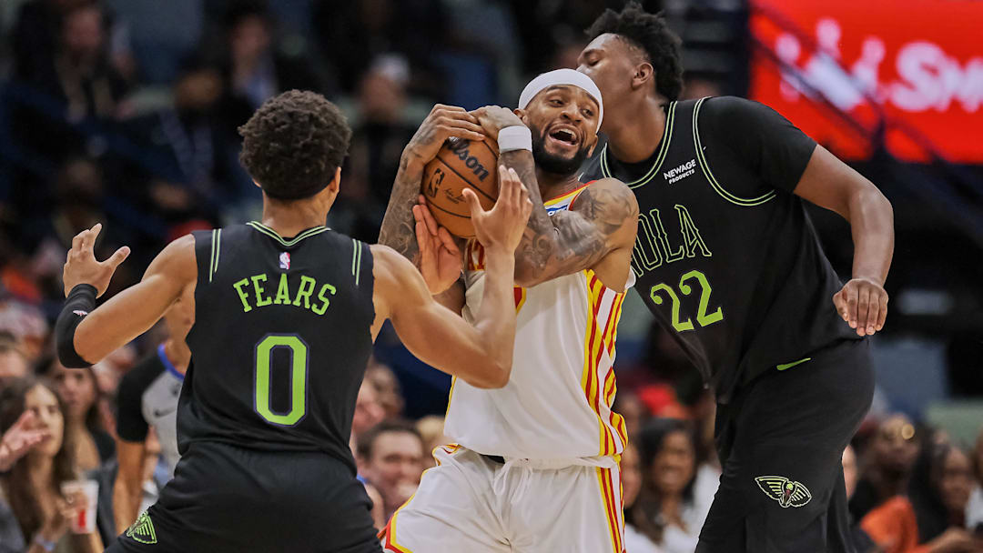 Nov 22, 2025; New Orleans, Louisiana, USA; New Orleans Pelicans guard Jeremiah Fears (0) and center Derik Queen (22) attempt to steal the ball from Atlanta Hawks guard Nickeil Alexander-Walker (7) with the first half of the game at the Smoothie King Center. Mandatory Credit: Daniel Anderson-Imagn Images Nov 22, 2025; New Orleans, Louisiana, USA; New Orleans Pelicans guard Jeremiah Fears (0) and center Derik Queen (22) attempt to steal the ball from Atlanta Hawks guard Nickeil Alexander-Walker (7) with the first half of the game at the Smoothie King Center. Mandatory Credit: Daniel Anderson-Imagn Images