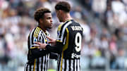 Dusan Vlahovic of Juventus Fc  (R) speaks with Weston...