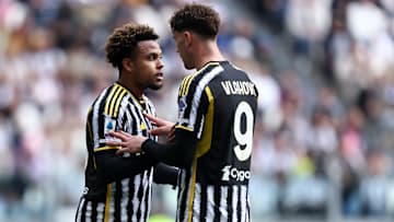 Dusan Vlahovic of Juventus Fc  (R) speaks with Weston...