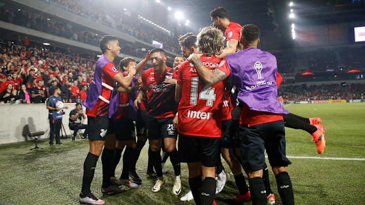 Athletico-PR inicia disputa contra o Racing-ARG pelas quartas de final