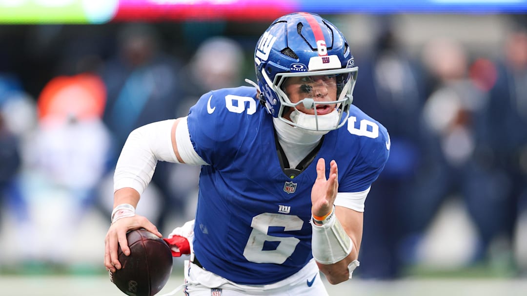 New York Giants quarterback Jaxson Dart scrambles during the fourth quarter against the Dallas Cowboys at MetLife Stadium. 