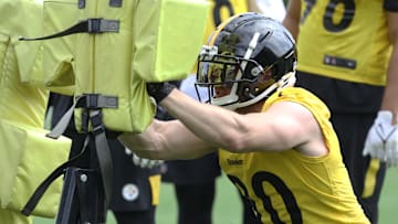 May 24, 2022; Pittsburgh, PA, USA;  Pittsburgh Steelers linebacker TJ Watt (90) participates in organized team activities at UPMC Rooney Sports Complex. Mandatory Credit: Charles LeClaire-USA TODAY Sport0