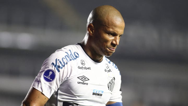 Uruguaio Carlos Sánchez deixou o Santos e voltou ao país natal Uruguaio Carlos Sánchez deixou o Santos e voltou ao país natal