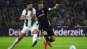 Tim Kleindienst im Zweikampf mit Marco Friedl