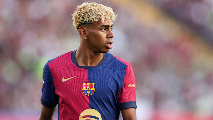 Lamine Yamal devrait prolonger prochainement du côté du Barça. Lamine Yamal devrait prolonger prochainement du côté du Barça.