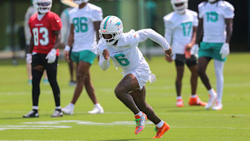 Miami Dolphins wide receiver Malik Washington (6) practices during mandatory minicamp at Hard Rock Stadium.