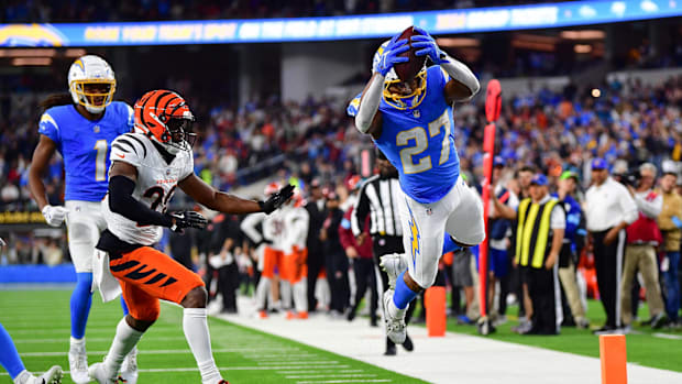 Nov 17, 2024; Inglewood, California, USA; Los Angeles Chargers running back J.K. Dobbins (27) scores a touchdown ahead of cor