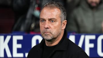 Hansi Flick terá problemas na escalação do Barcelona contra o Osasuna