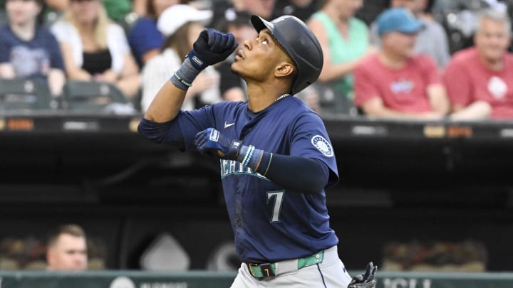 Seattle Mariners second baseman Jorge Polanco points after hitting a home run against the Chicago White Sox on Saturday at Guaranteed Rate Field.