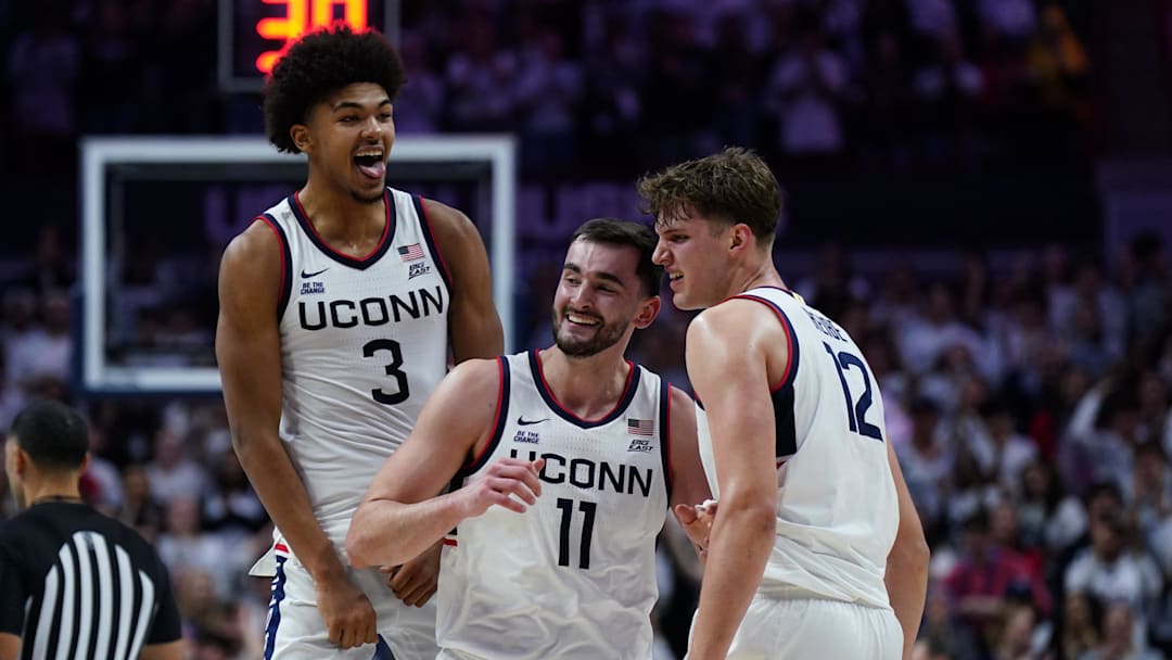 UConn Huskies forward Alex Karaban 