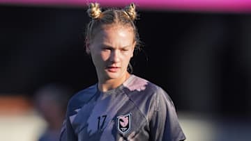 Angel City FC midfielder Kennedy Fuller (17) before the game against Bay FC at PayPal Park 