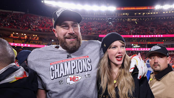 Taylor Swift and Travis Kelce of the Kansas City Chiefs