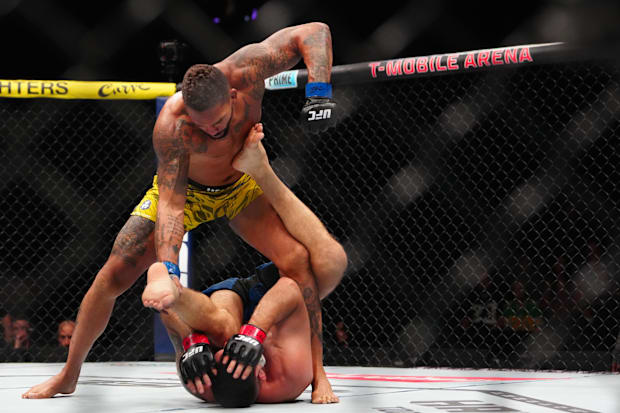 Chris Weidman (red gloves) fights Eryk Anders (blue gloves) at T-Mobile Arena. 