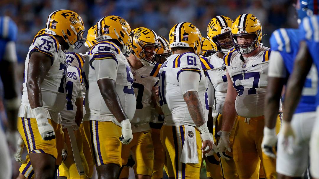LSU football huddles pre-snap LSU football huddles pre-snap