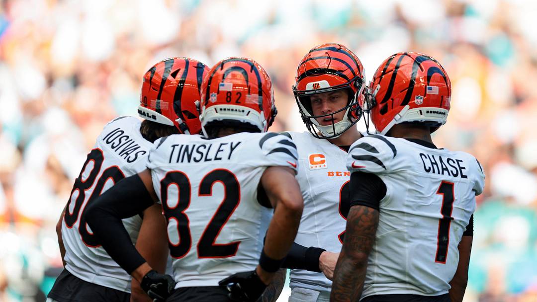 Dec 21, 2025; Miami Gardens, Florida, USA; Cincinnati Bengals quarterback Joe Burrow (9) talks to his teammates Cincinnati Bengals tight end Mike Gesicki (88), Cincinnati Bengals wide receiver Mitchell Tinsley (82) and Cincinnati Bengals wide receiver Ja'Marr Chase (1) after a play during the second quarter against the Miami Dolphins at Hard Rock Stadium. Mandatory Credit: Sam Navarro-Imagn Images Dec 21, 2025; Miami Gardens, Florida, USA; Cincinnati Bengals quarterback Joe Burrow (9) talks to his teammates Cincinnati Bengals tight end Mike Gesicki (88), Cincinnati Bengals wide receiver Mitchell Tinsley (82) and Cincinnati Bengals wide receiver Ja'Marr Chase (1) after a play during the second quarter against the Miami Dolphins at Hard Rock Stadium. Mandatory Credit: Sam Navarro-Imagn Images
