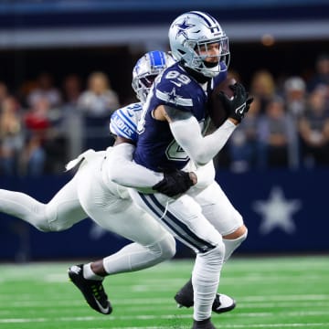 Dec 30, 2023; Arlington, Texas, USA;  Dallas Cowboys tight end Peyton Hendershot (89) catches a pass as Detroit Lions safety Kerby Joseph (31) defends during the first half at AT&T Stadium. Mandatory Credit: Kevin Jairaj-USA TODAY Sports