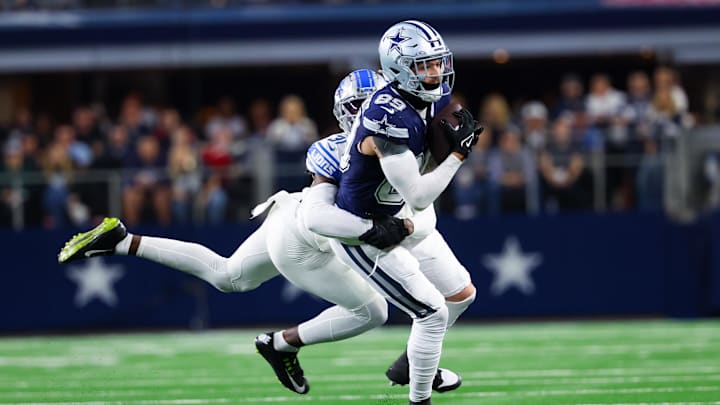 Dec 30, 2023; Arlington, Texas, USA;  Dallas Cowboys tight end Peyton Hendershot (89) catches a pass as Detroit Lions safety Kerby Joseph (31) defends during the first half at AT&T Stadium. Mandatory Credit: Kevin Jairaj-Imagn Images