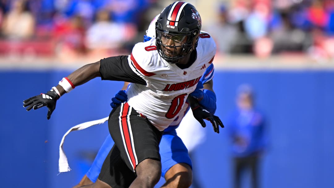Louisville Cardinals wide receiver Chris Bell runs a route during the game between the Mustangs and the Cardinals.