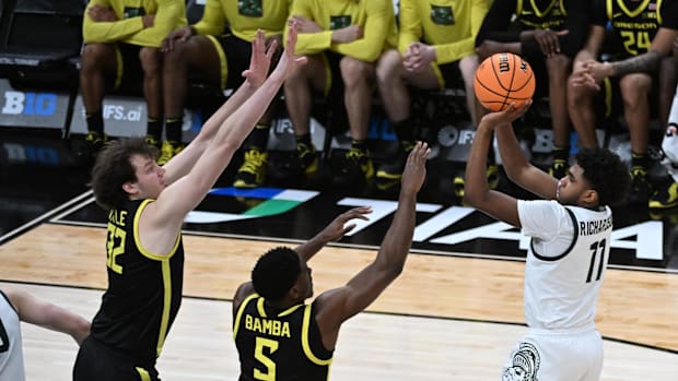 Michigan State Spartans guard Jase Richardson (11) shoots over Oregon Ducks center Nate Bittle (32)