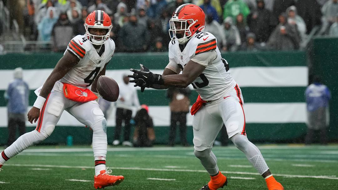 Cleveland Browns running back Raheim Sanders (23) drops the bal during a game against the New York Jets at MetLife Stadium, Oct 11, 2026, East Rutherford, NJ, USA. Cleveland Browns running back Raheim Sanders (23) drops the bal during a game against the New York Jets at MetLife Stadium, Oct 11, 2026, East Rutherford, NJ, USA.