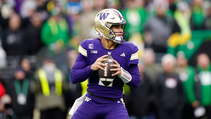 Former Washington quarterback Demond Williams Jr. drops back to pass in the Huskies' 26-14 Week 14 loss to No. 5 Oregon.