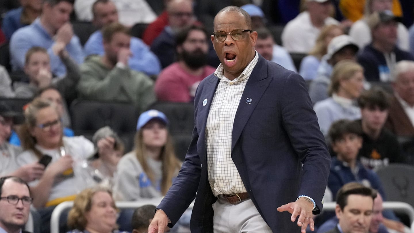 Pundit Puts UNC Basketball Head Coach 'Squarely on Hot Seat'