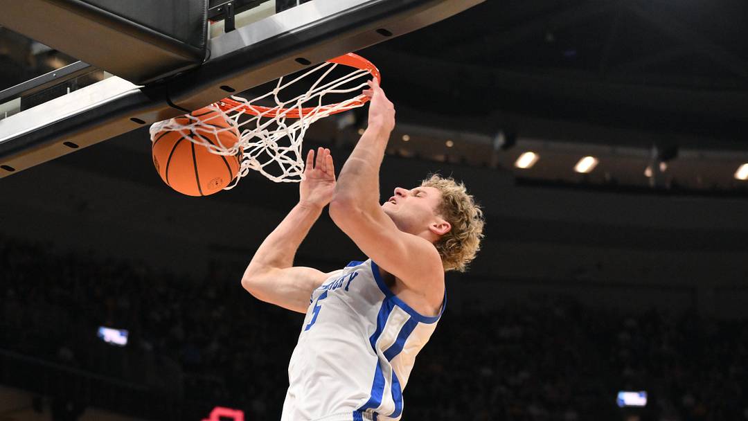 Mar 20, 2026; St. Louis, MO, USA; Kentucky Wildcats guard Collin Chandler (5) dunks the ball against the Santa Clara Broncos during the second half of a first round game of the men's 2026 NCAA Tournament at Enterprise Center. Mandatory Credit: Jeff Curry-Imagn Images