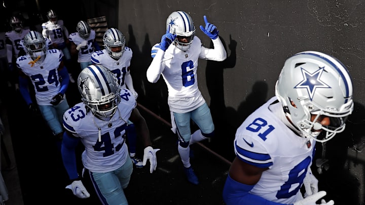 The Dallas Cowboys run onto the field before playing against the Washington Commanders at Northwest Stadium. 