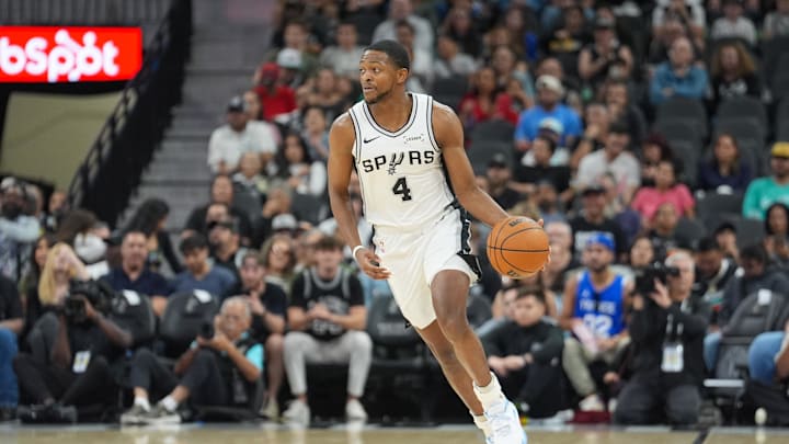 The San Antonio Spurs and guard De'Aaron Fox are favored on Tuesday night.