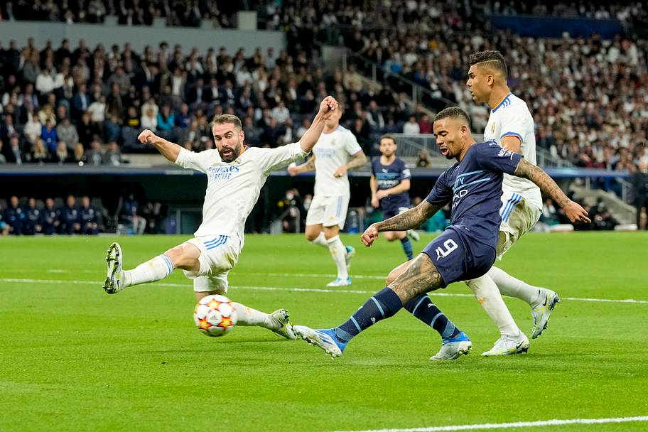 Gabriel Jesus (right) crossing the ball.