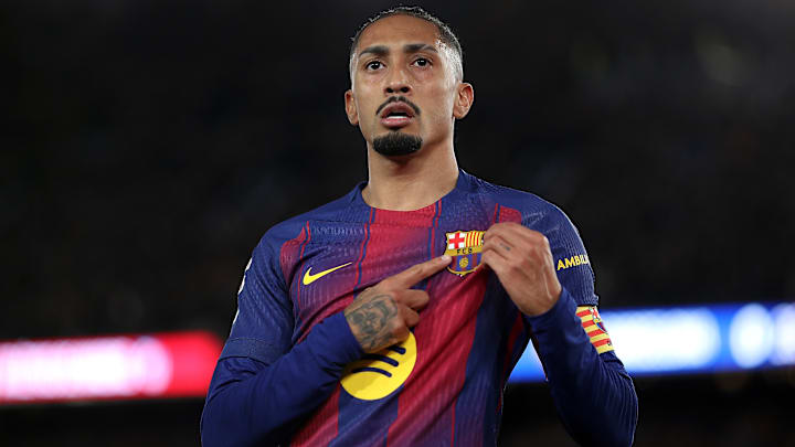 Raphinha enchaîne sa quatrième saison avec le FC Barcelone. Raphinha enchaîne sa quatrième saison avec le FC Barcelone.