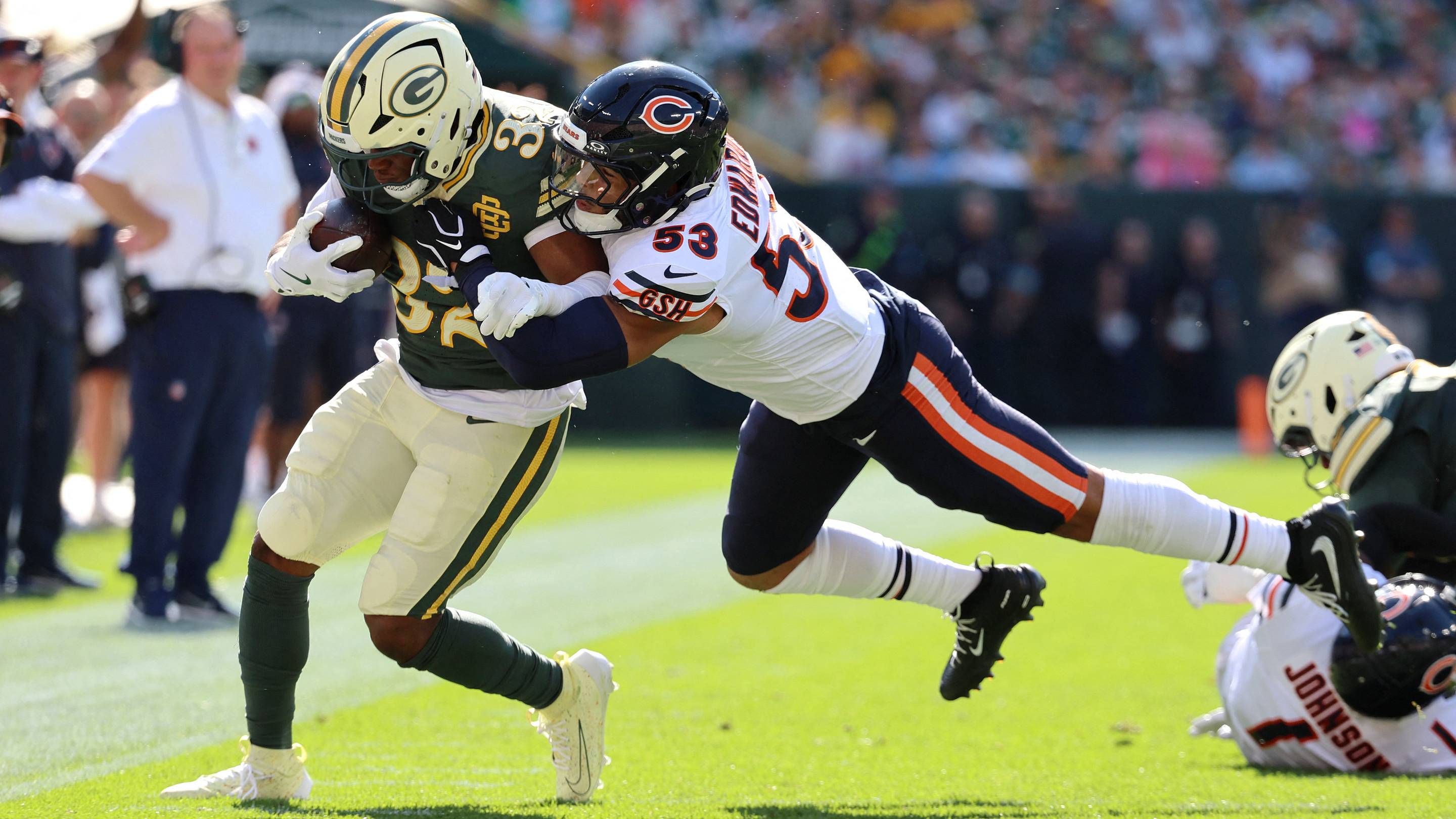 Bears, Packers Trade Costly Injuries in Ugly Chicago Loss at Lambeau Field