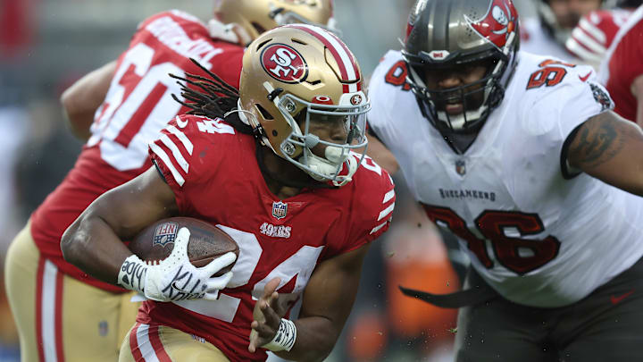 San Francisco 49ers running back Jordan Mason (24)