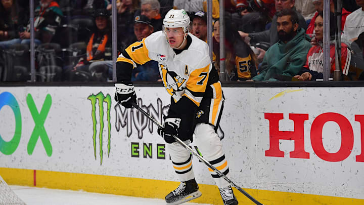 Jan 23, 2025; Anaheim, California, USA; Pittsburgh Penguins center Evgeni Malkin (71) controls the puck against the Anaheim Ducks during the second period at Honda Center. Mandatory Credit: Gary A. Vasquez-Imagn Images Jan 23, 2025; Anaheim, California, USA; Pittsburgh Penguins center Evgeni Malkin (71) controls the puck against the Anaheim Ducks during the second period at Honda Center. Mandatory Credit: Gary A. Vasquez-Imagn Images