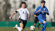 Finn Jeltsch wollte mit seinen Zweikämpfen der U21 zum EM-Titel verhelfen. 