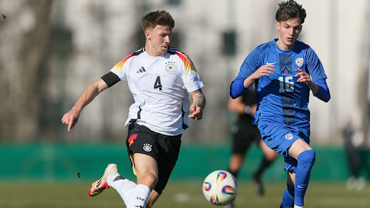 Finn Jeltsch wollte mit seinen Zweikämpfen der U21 zum EM-Titel verhelfen. Finn Jeltsch wollte mit seinen Zweikämpfen der U21 zum EM-Titel verhelfen.