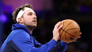 Dallas Mavericks v Los Angeles Lakers