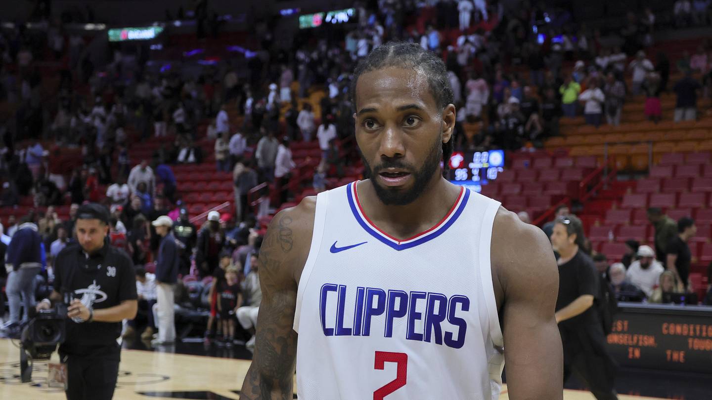 High-Quality Clippers' Kawhi Leonard Gets Injury Update For Game Vs. Magic After 8 Straight Games Missed Moment Illustration High-Quality Clippers' Kawhi Leonard Gets Injury Update For Game Vs. Magic After 8 Straight Games Missed Moment Illustration