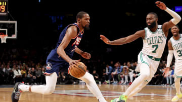 Apr 25, 2022; Brooklyn, New York, USA; Brooklyn Nets forward Kevin Durant (7) drives to the basket