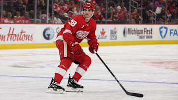 Chicago Blackhawks v Detroit Red Wings